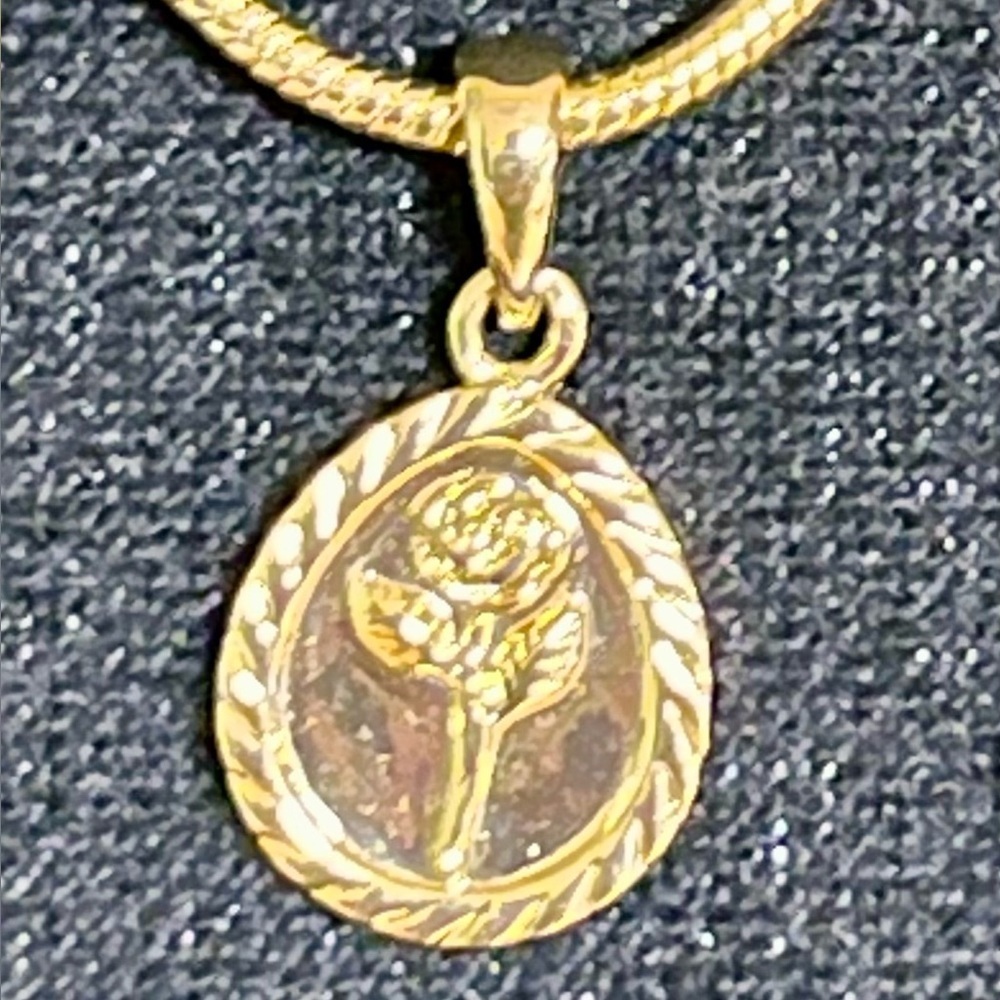 Uncommon James UJ Gold Rose Medallion Coin Necklace 13-16" Choker Petite Floral